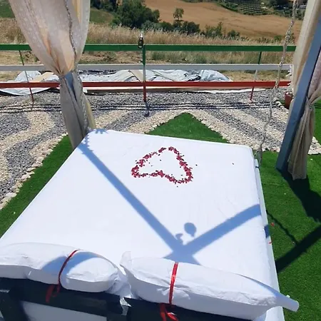 Maremonti Glamping Luxury tent Ancarano (Abruzzo)